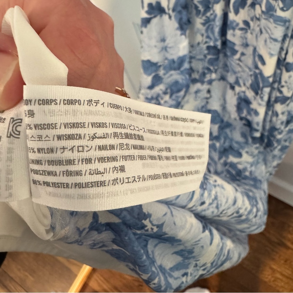 Abercrombie & Fitch Crinkle Textured Smocked Waist Midi Dress in Blue Floral - Picture 8 of 9